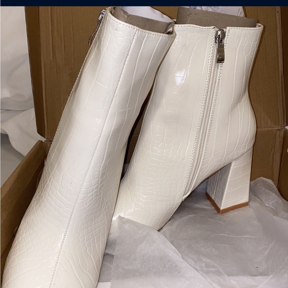 White croc ankle boot - Picture 2 of 9